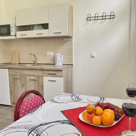 Sutomarina Apartments Сутоморе Экстерьер фото